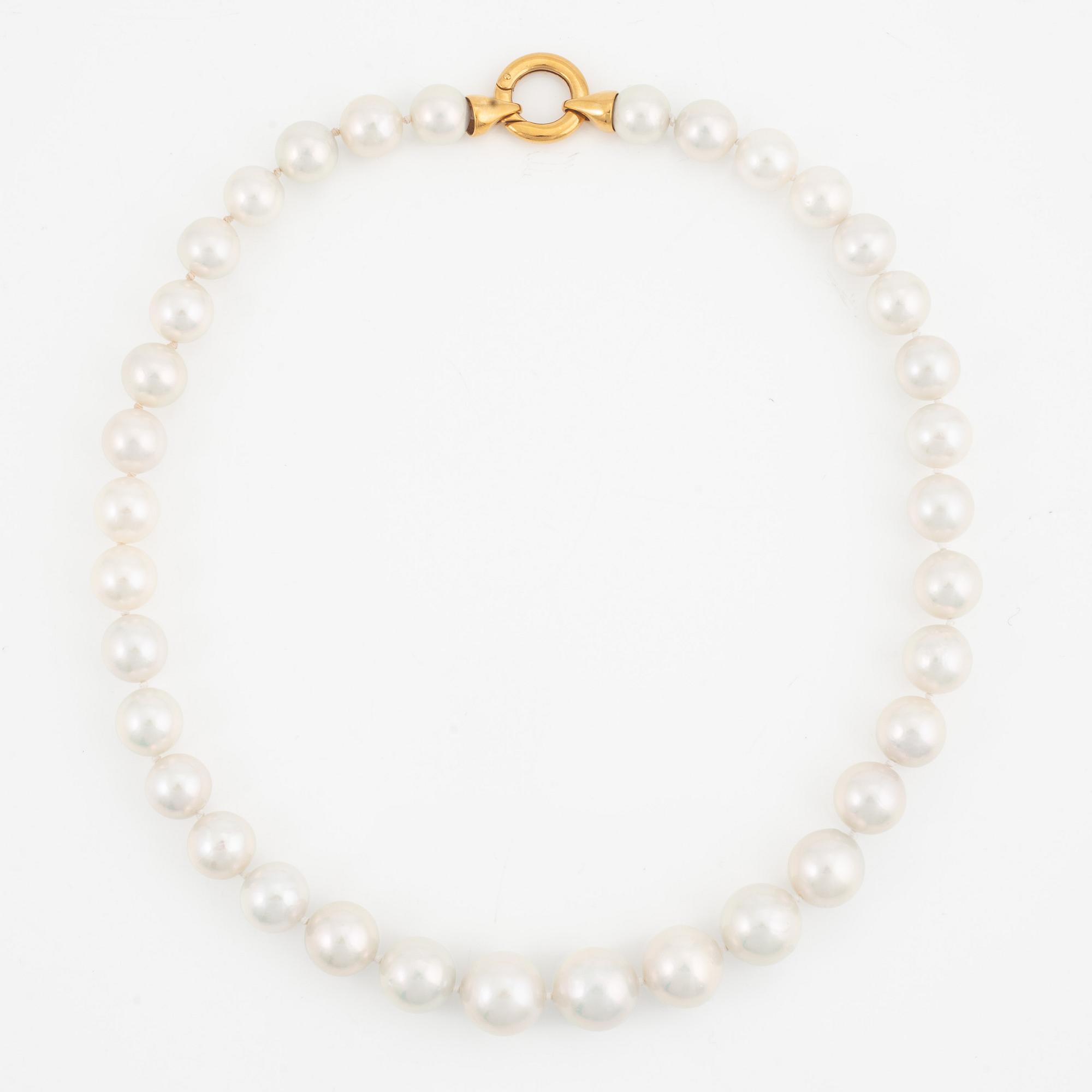 Necklace, with cultured South Sea pearls, clasp 18K gold.