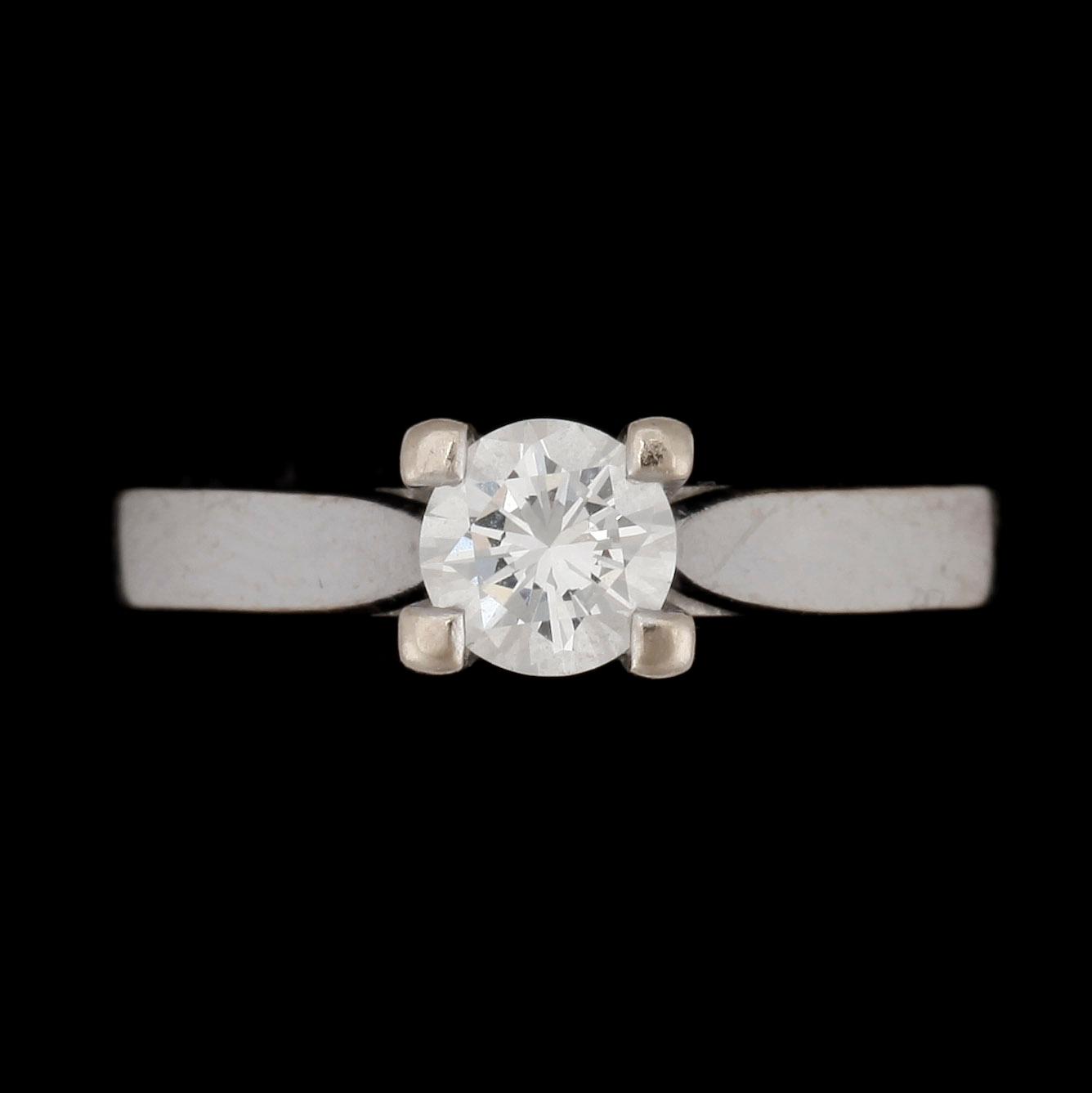 RING, 18k vitguld med briljantslipad diamant ca0,47ct, enligt gravyr. Vikt 3,4g.
