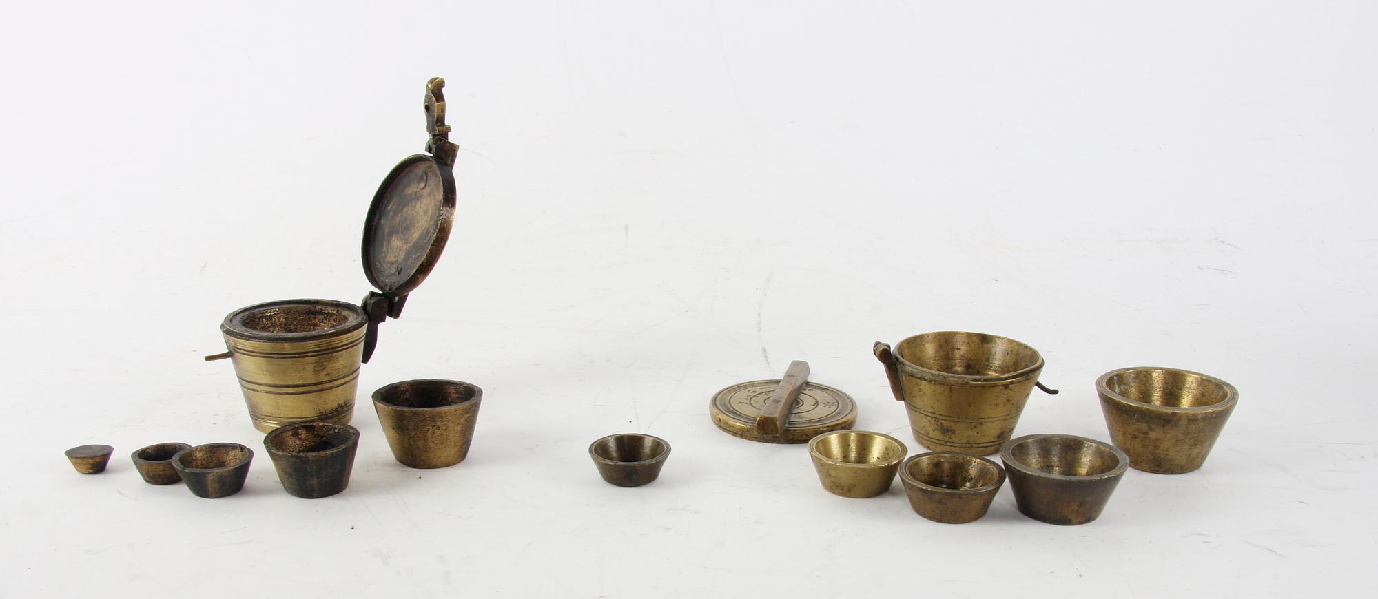 VIKTSATSER, 2 st, malm, 1800-tal.