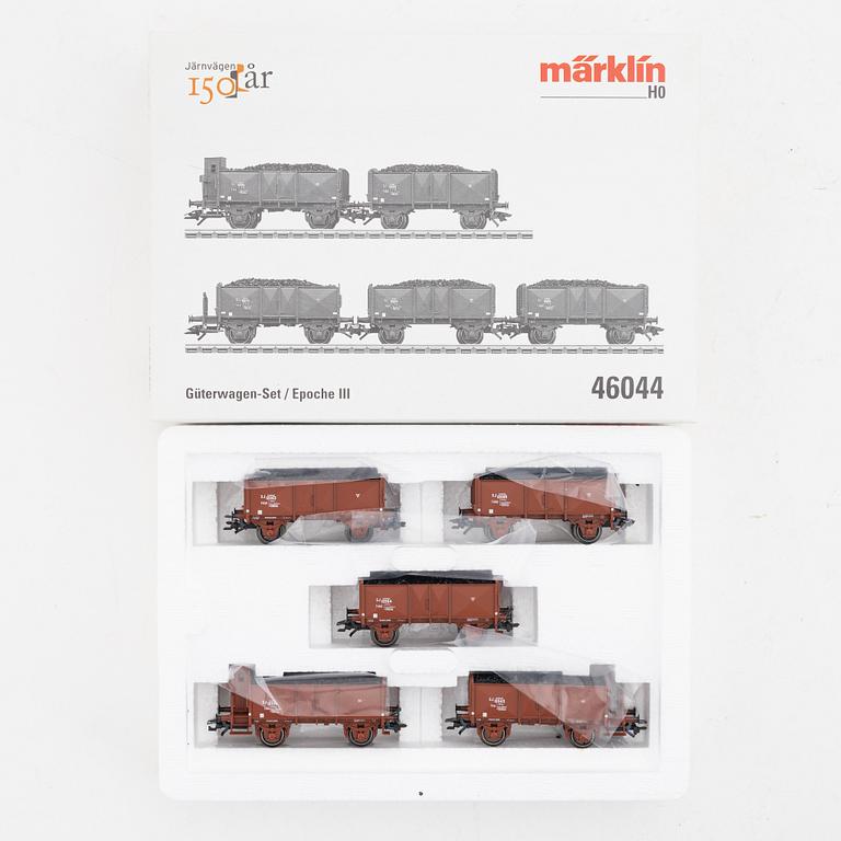 Märklin, A trainset and three carsets, model nr 29141, 46044, 47454 and 47730, gauge H0, in boxes.