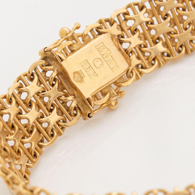 18K gold bracelet.