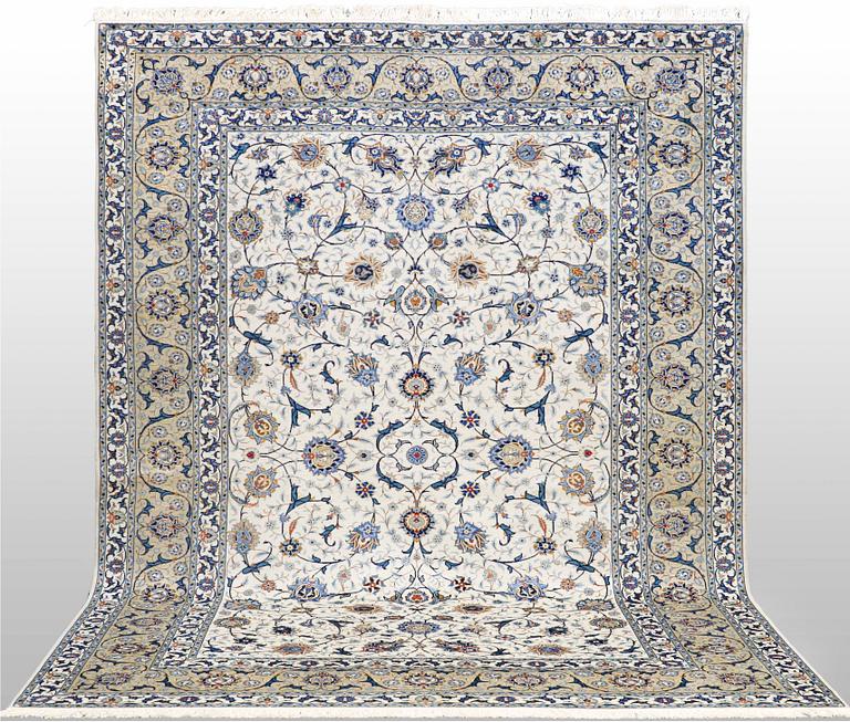 A so called Royal Kashan carpet, ca 344 x 237 cm.