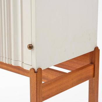 Josef Frank, a cabinet model 2192, Firma Svenskt Tenn, post 1985.