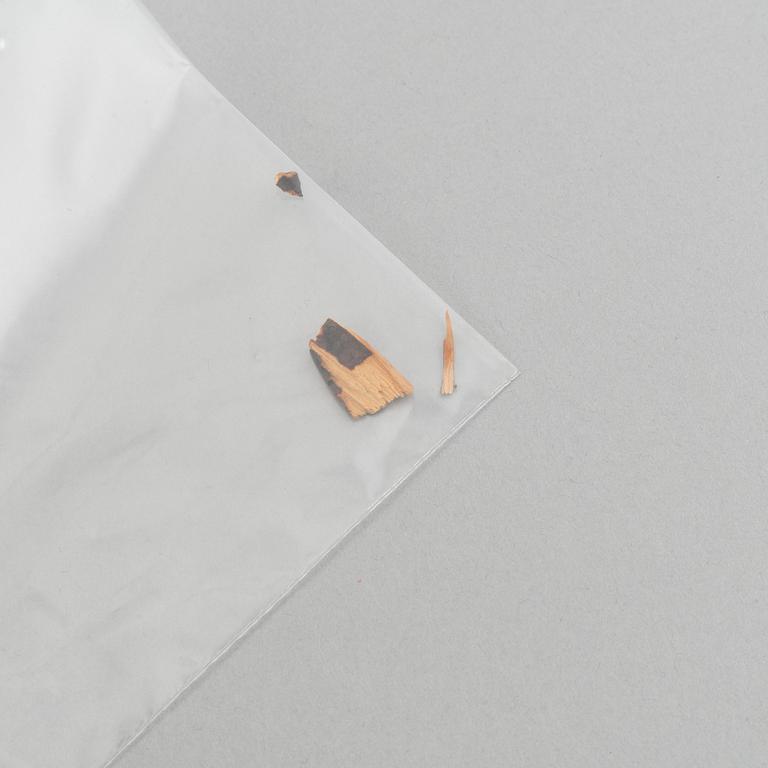 Kinesisk konstnär, 12 små porträtt med skulpterad samtida ram, Canton, sen Qing dynasti.