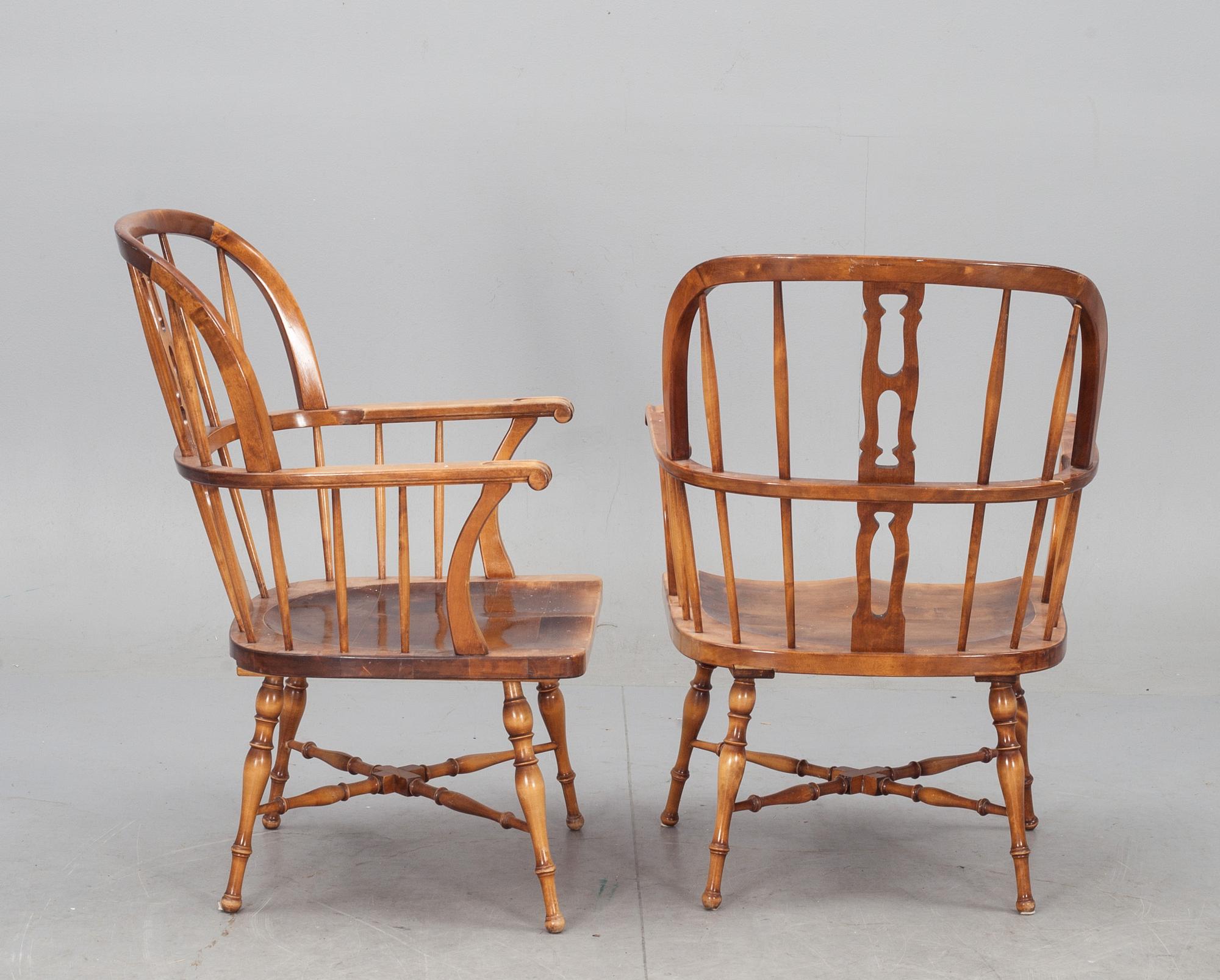 KARMSTOLAR, ett par, "Windsormodell", 1900-talets senare hälft.