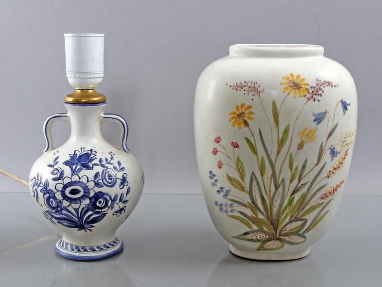 VAS samt BORDSLAMPA, lergods, Lars Thorén, Rörstrand.