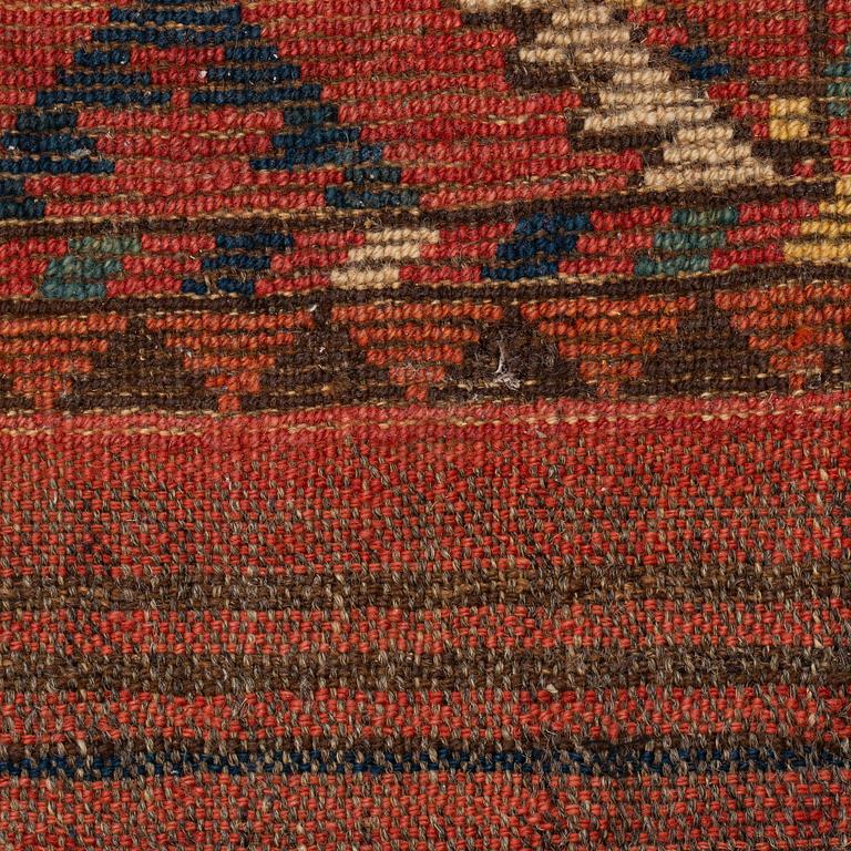 MATTO, Antique Ersari, ca 235,5 x 197 cm. (as well as  4-14,5 cm flat weave at the ends).