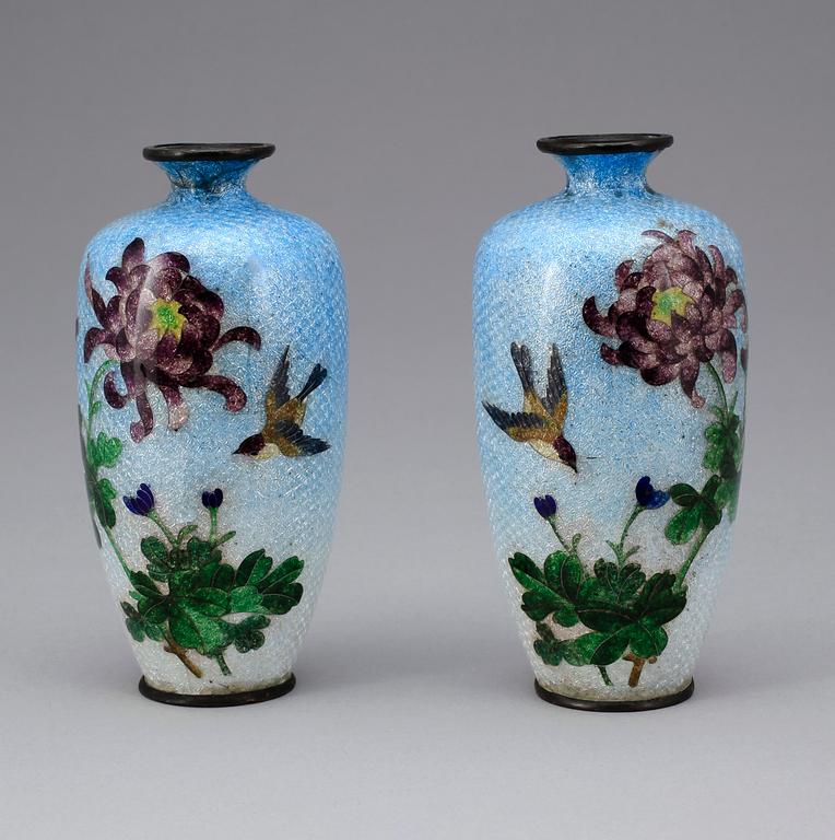 VASER, sex stycken, cloisonne. Japan, Meiji.
