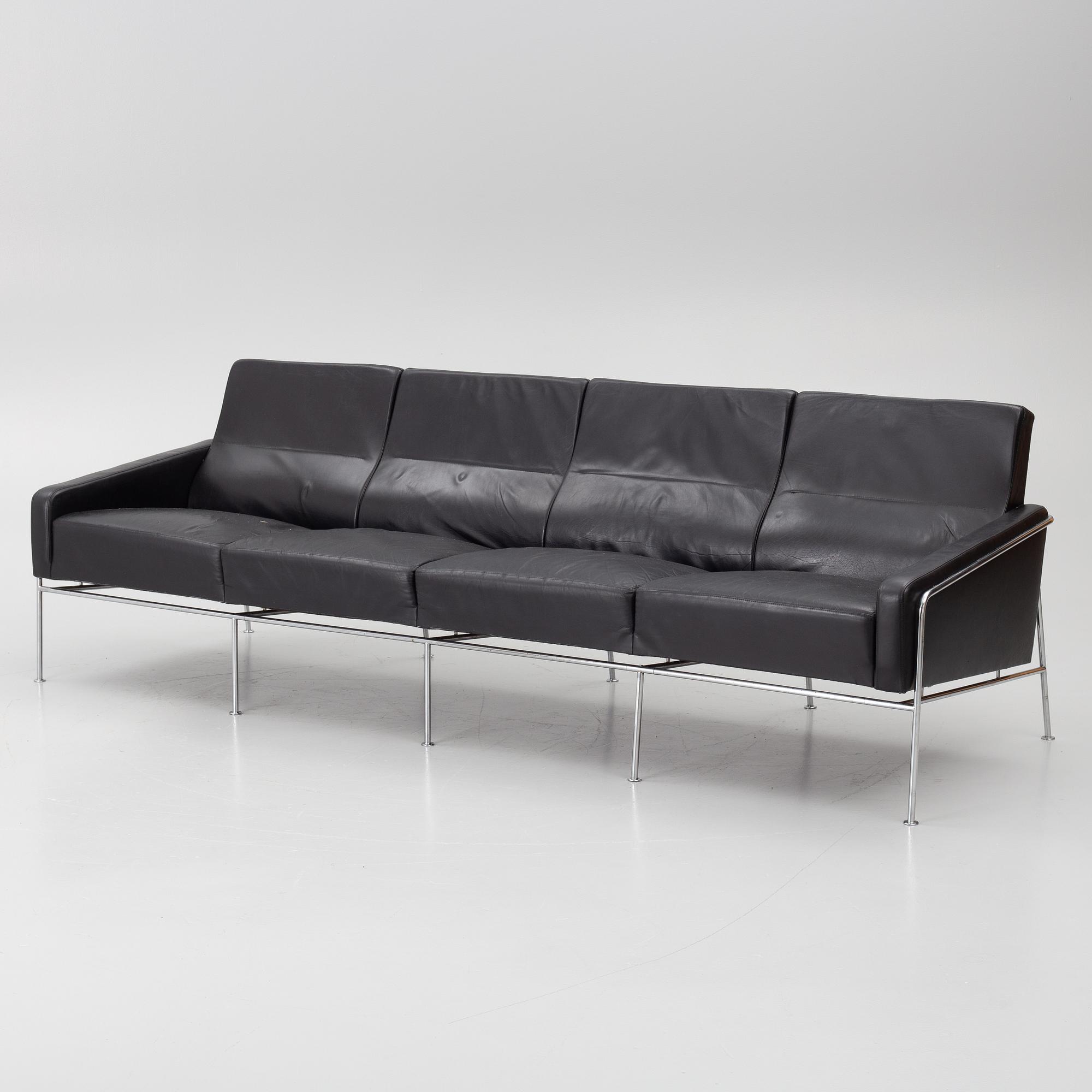 Arne Jacobsen, Sofa, model series FH-3300 “Lufthavnssofa”, Fritz Hansen.