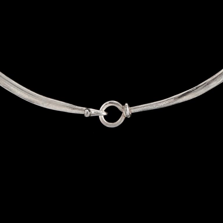 A silver, 'Dew Drop' neckring by VIVIANNA TORUN BÜLOW-HÜBE for Georg Jensen, Denmark, desgined 1955.