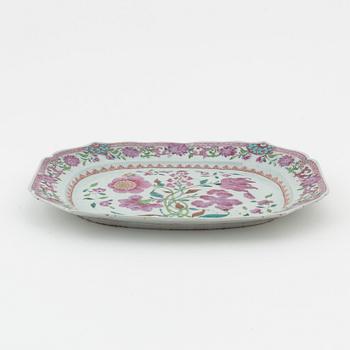 A famille rose serving dish, Qing dynasty, Qianlong (1736-95).