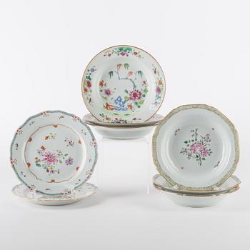 A set of eight famille rose dessert dishes (2+3+3), Qing dynastin, Qianlong (1736-95).