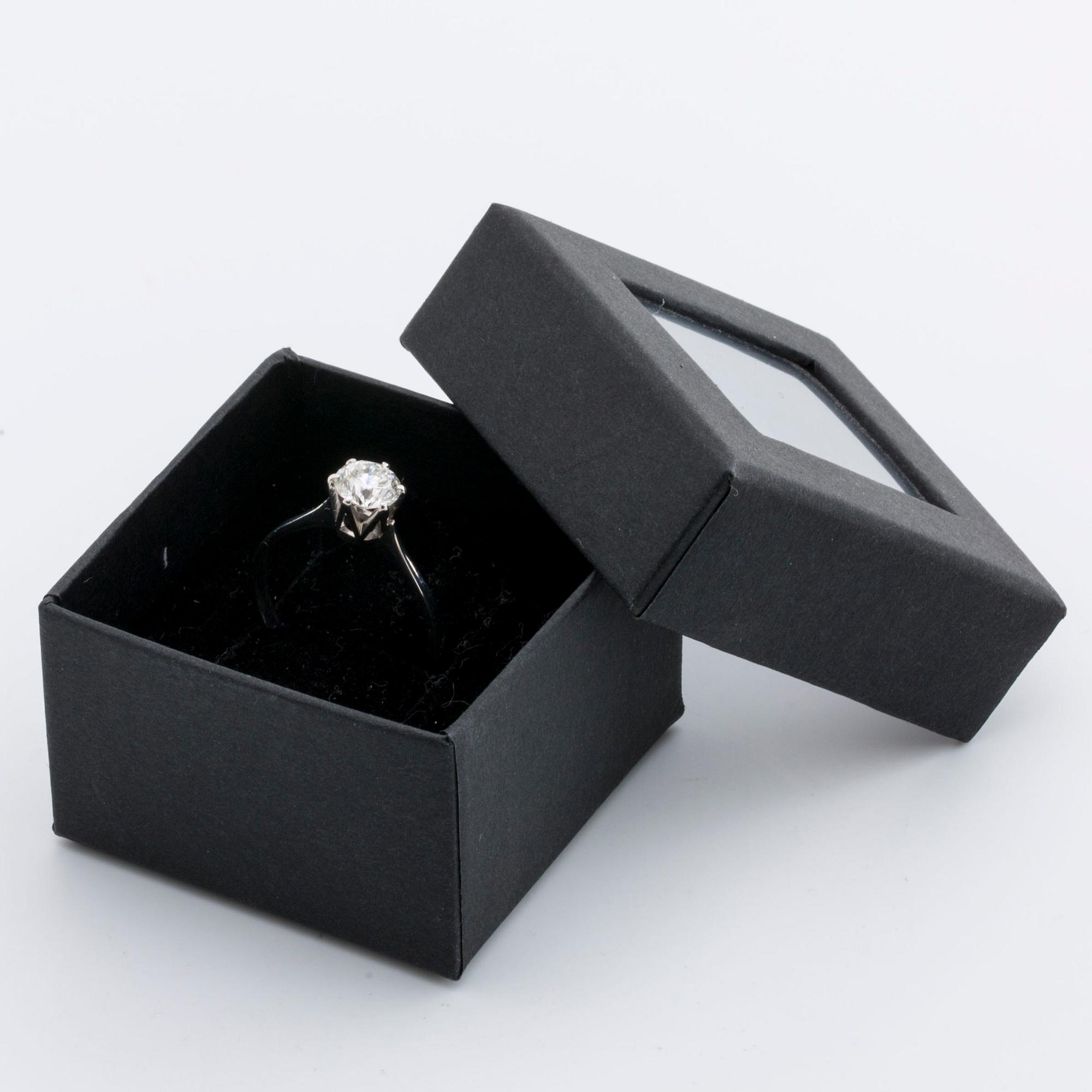 RING 18K vitguld m 1 briljant 1,14 ct enligt gravyr,ca H-I SI, Gullfaxe AB, Djursholm, Stockholm 1967.