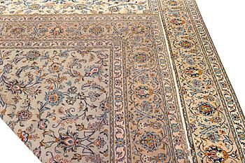A Kashan carpet, c. 380 x 276 cm.
