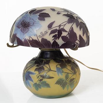 Emile Gallé, bordslampa, överfångsglas, Étabilssements Gallé, Nancy Frankrike 1920-tal.