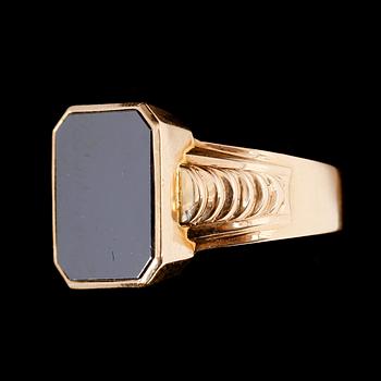 RING, 18 k, guld, K&BC, 1953. Total vikt ca 5 g.