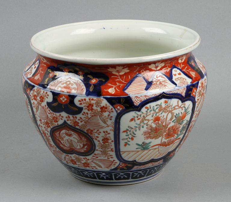 YTTERFODER, porslin, Imari Japan. Omkring 1900.