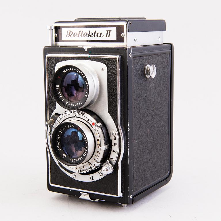 Set of five cameras, with accessories, 1920-50-tal.