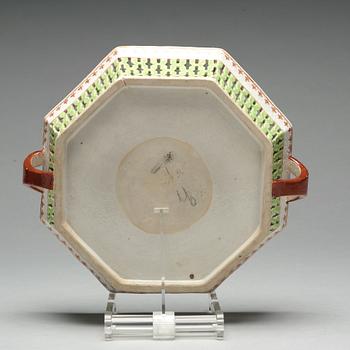 A large famille rose chesnut basket, Qing dynasty, 18th century.