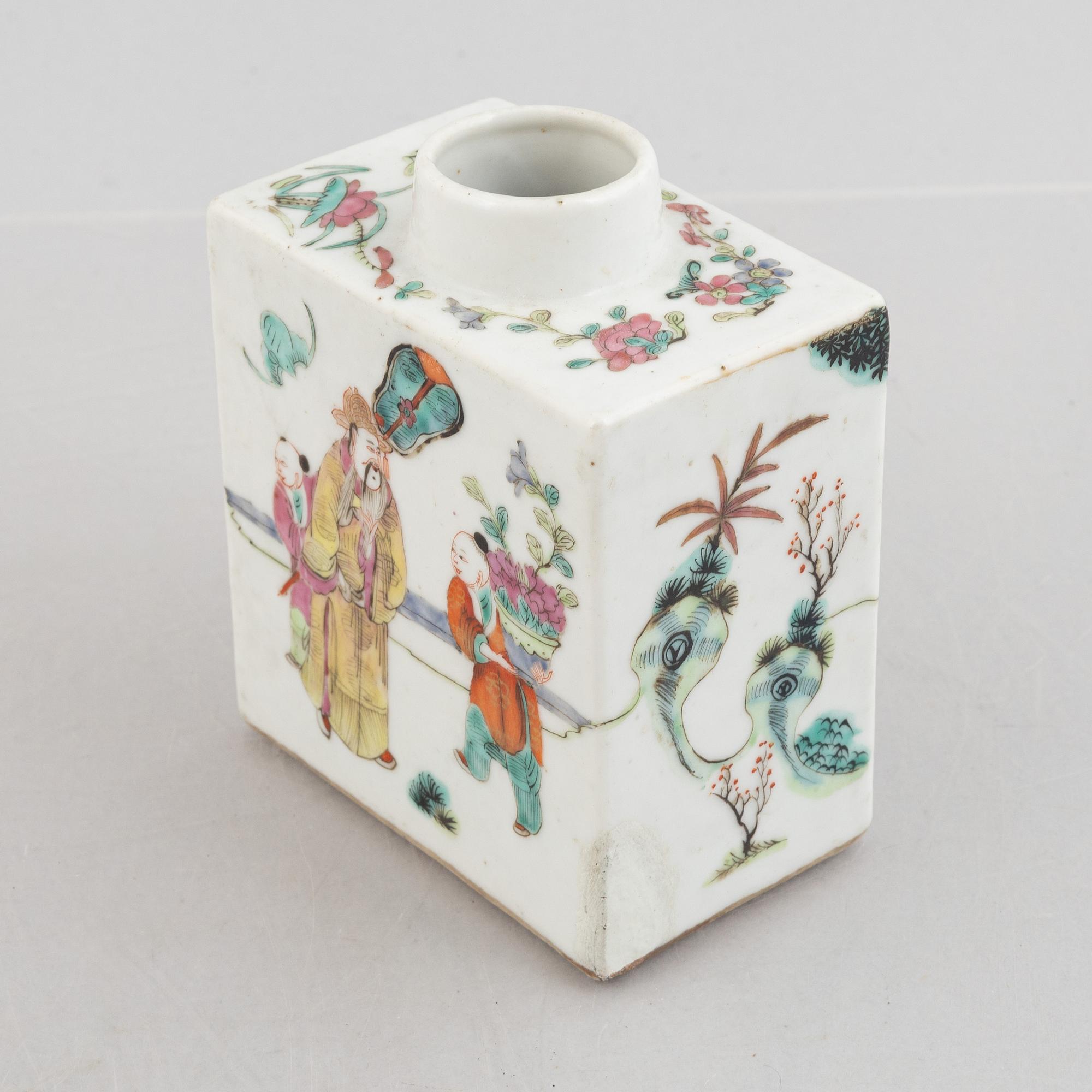 A famille rose tea caddy, Qing dynasty, 19th century.