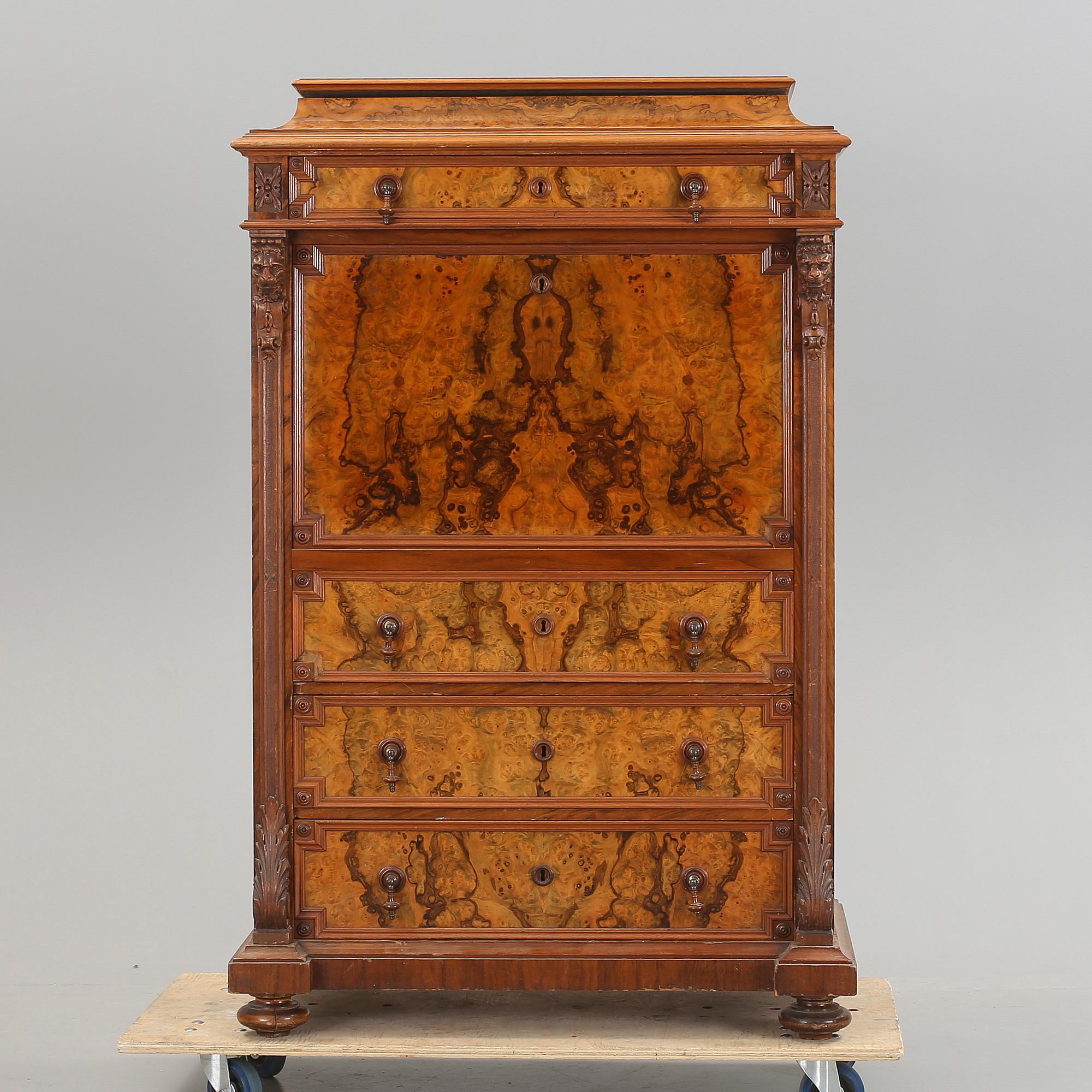 CHIFFONJÉ, nyrenässans, 1800-talets andra hälft.