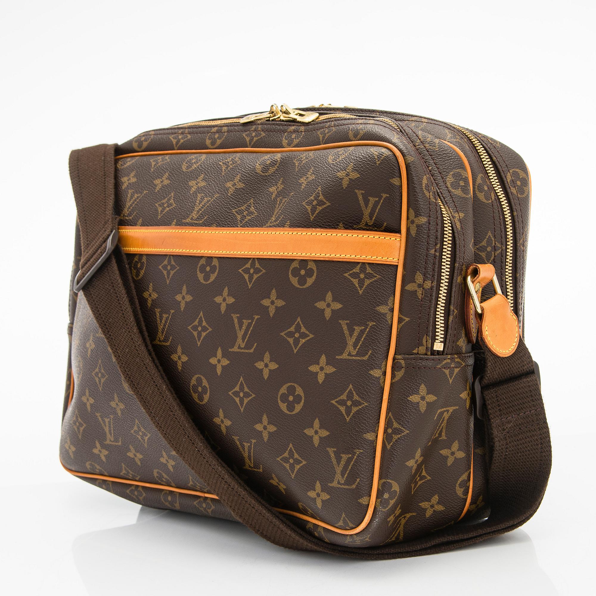 Louis Vuitton, a Monogram Canvas 'Reporter GM' bag.
