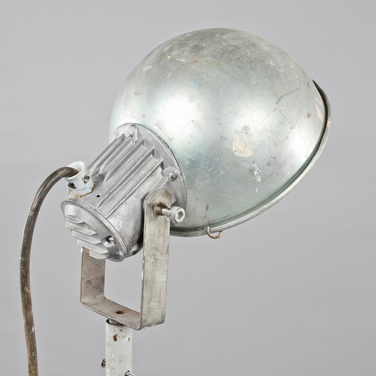 INDUSTRIGOLVLAMPA, omkring 1900-talets mitt.