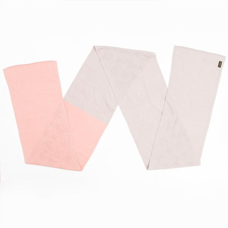 A MONOGRAM WOOL SCARF.