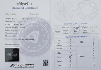 KORVAKORUT, valkokultaa 18K ja briljanttihiontaisia timantteja yht. 0,36 ct. J/VS-SI. Paino 1,4 g. Todistus.