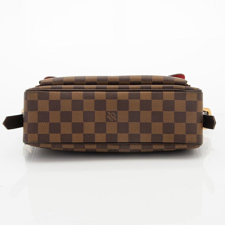 Louis Vuitton, a Damier Ebene 'Ravello GM' bag.