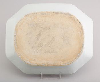 STEKFAT, porslin, Kina, Qianlong 1736-1795.