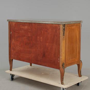 BYRÅ. Gustaviansk stil. 1900-tal.