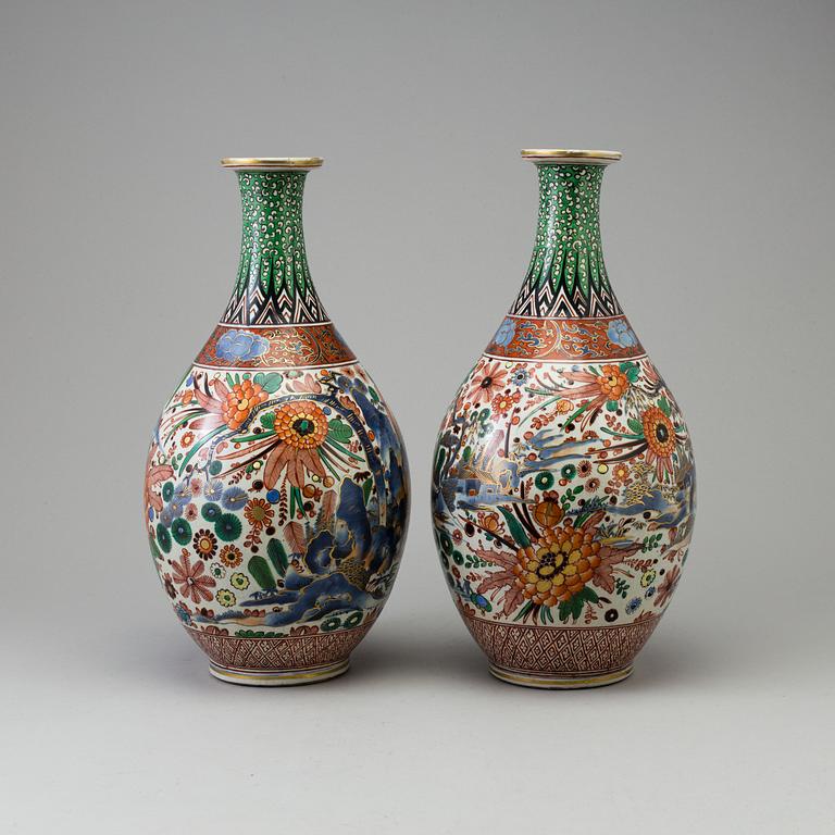 A pair of vases, Japan, probably 19th century.