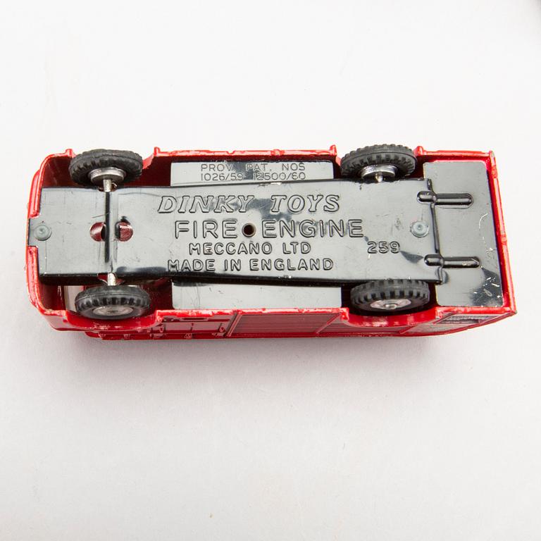 BILAR 10 st Dinky Toys 1950/60-tal.
