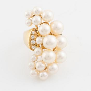 Pearl and diamond ring.