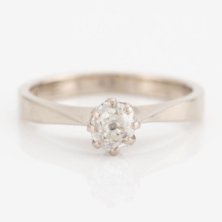 Ring in 18K white gold set with an old-cut diamond.