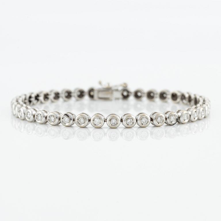 Bracelet, with brilliant-cut diamonds.