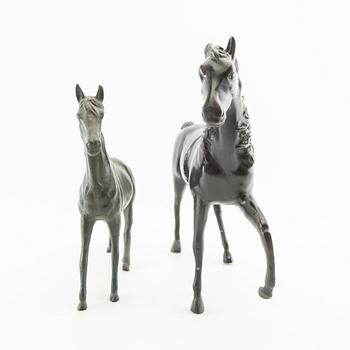 Okänd konstnär 1900-tal, Skulpturer 2 st Hästar.
