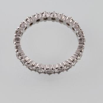 RING, 18K vitguld med briljantslipade diamanter ca 2.00 ct. Vikt 3,5 gram.
