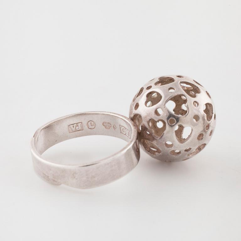 VICTOR JANSON, Lindesberg, 1977, a ring and a pendant.