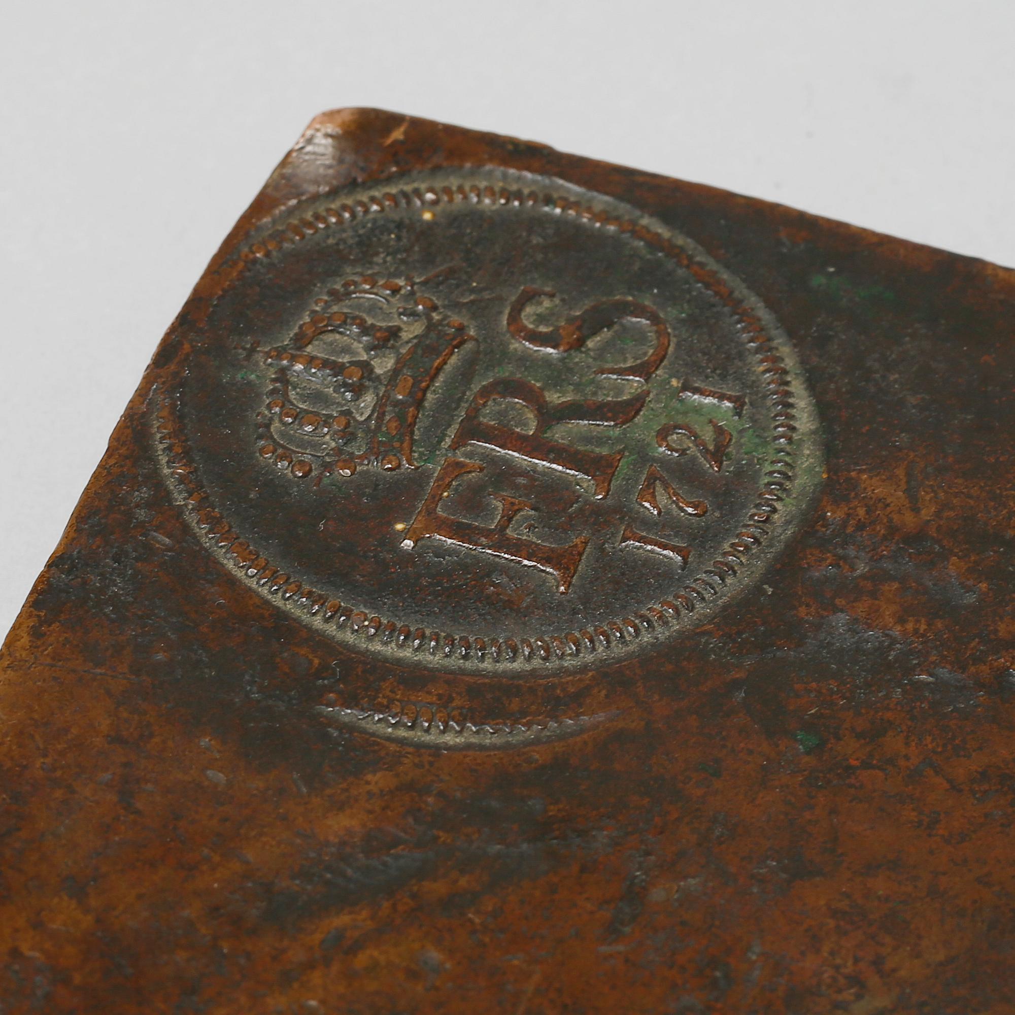 PLÅTMYNT, 4 daler, daterad 1721.