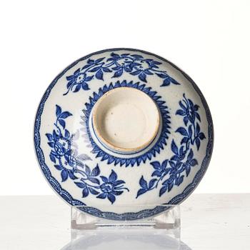 A blue and white soft paste 'three abundances' bowl with cover and a bowl, Qing dynasty, 18th century.