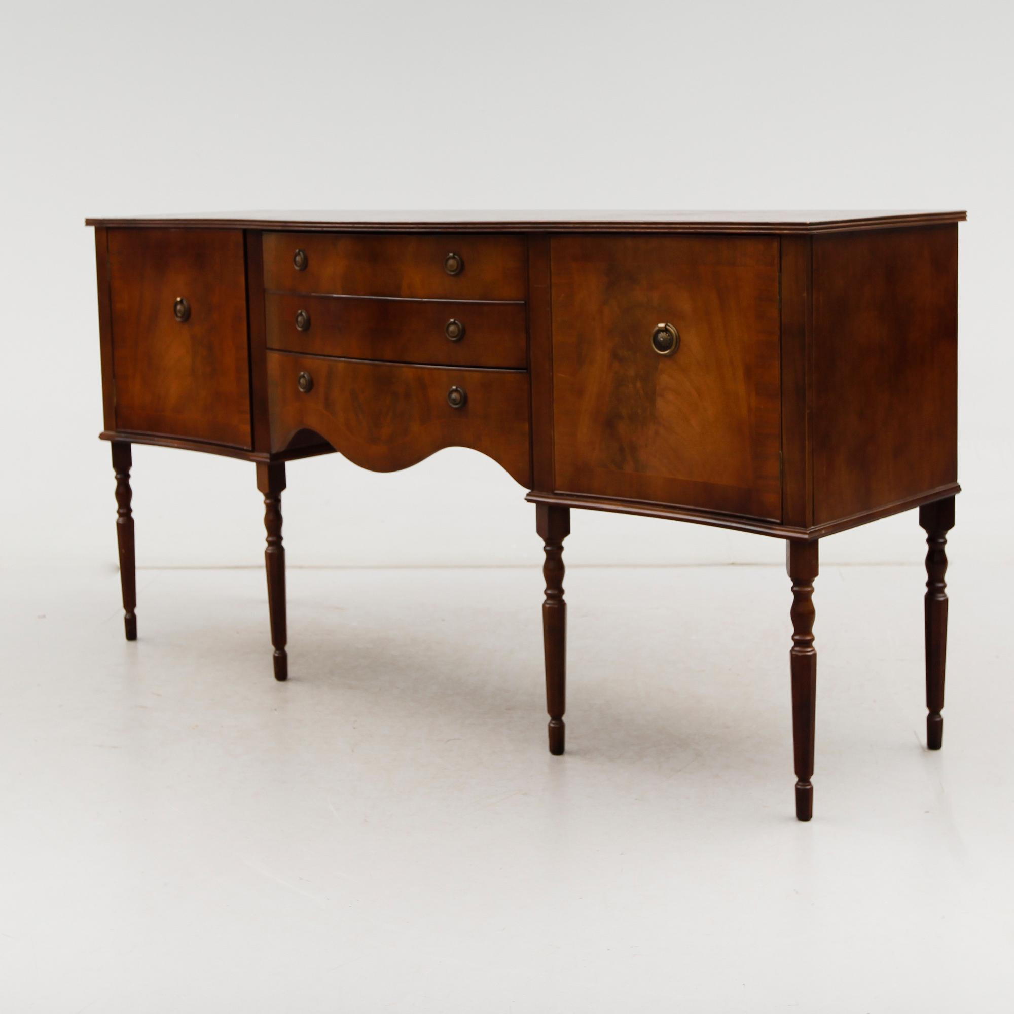 SIDEBOARD, England, 1900-talets andra hälft.