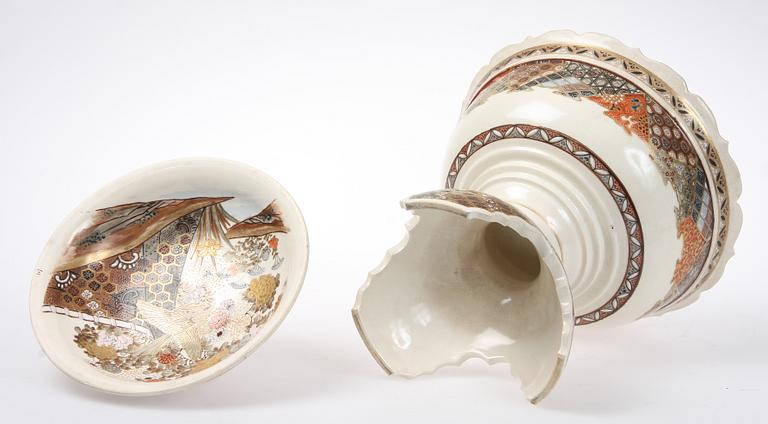 SKÅL med LOCK, flintgods, Japan, Satsuma, 1900-tal.