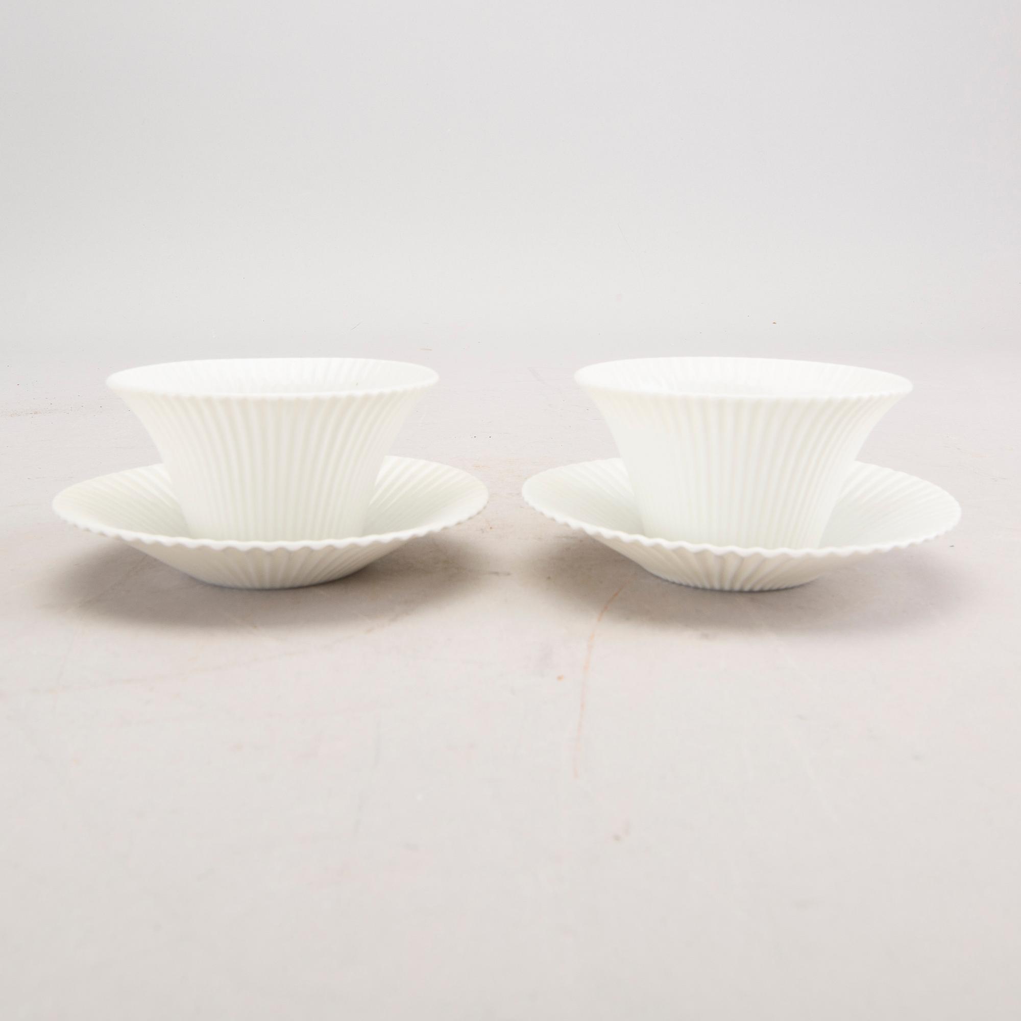 Aune Siimes, Skålar 2 st samt koppar med fat 2 st signerade Arabia 1900-talets andra hälft.