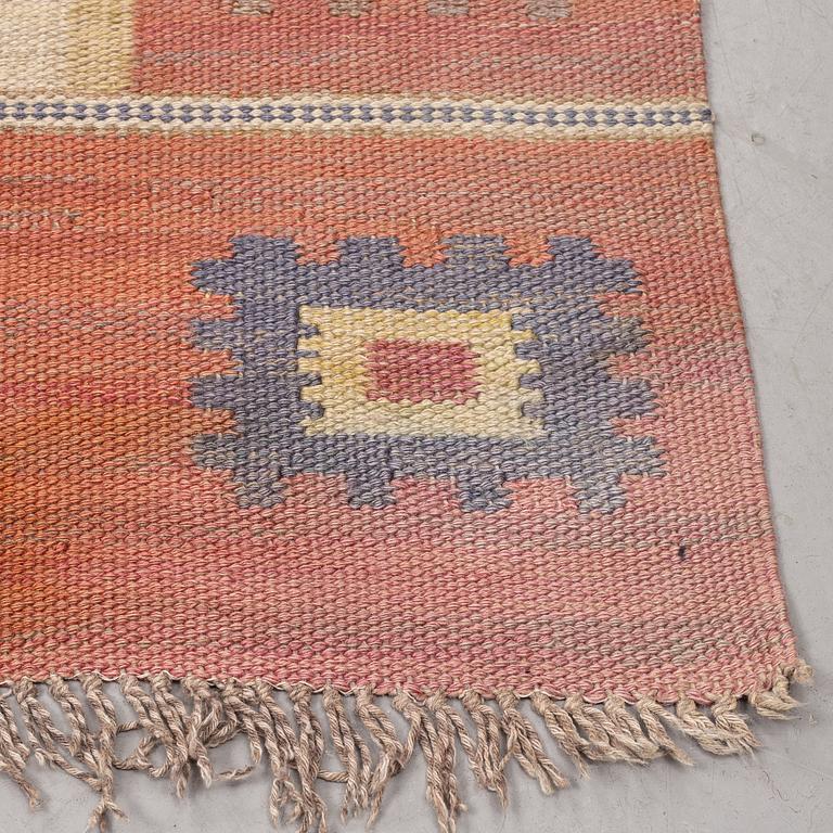 Märta Måås-Fjetterström, a carpet, "Röd grön äng", flat weave, ca 328-333 x 258,5-262 cm, signed AB MMF.