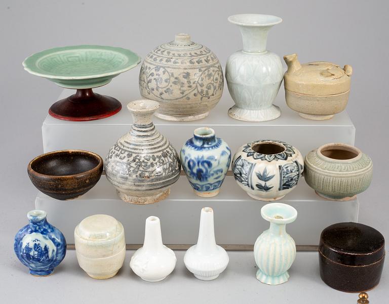 A group of 25 Southeast asian ceramics, mostly 20th century.