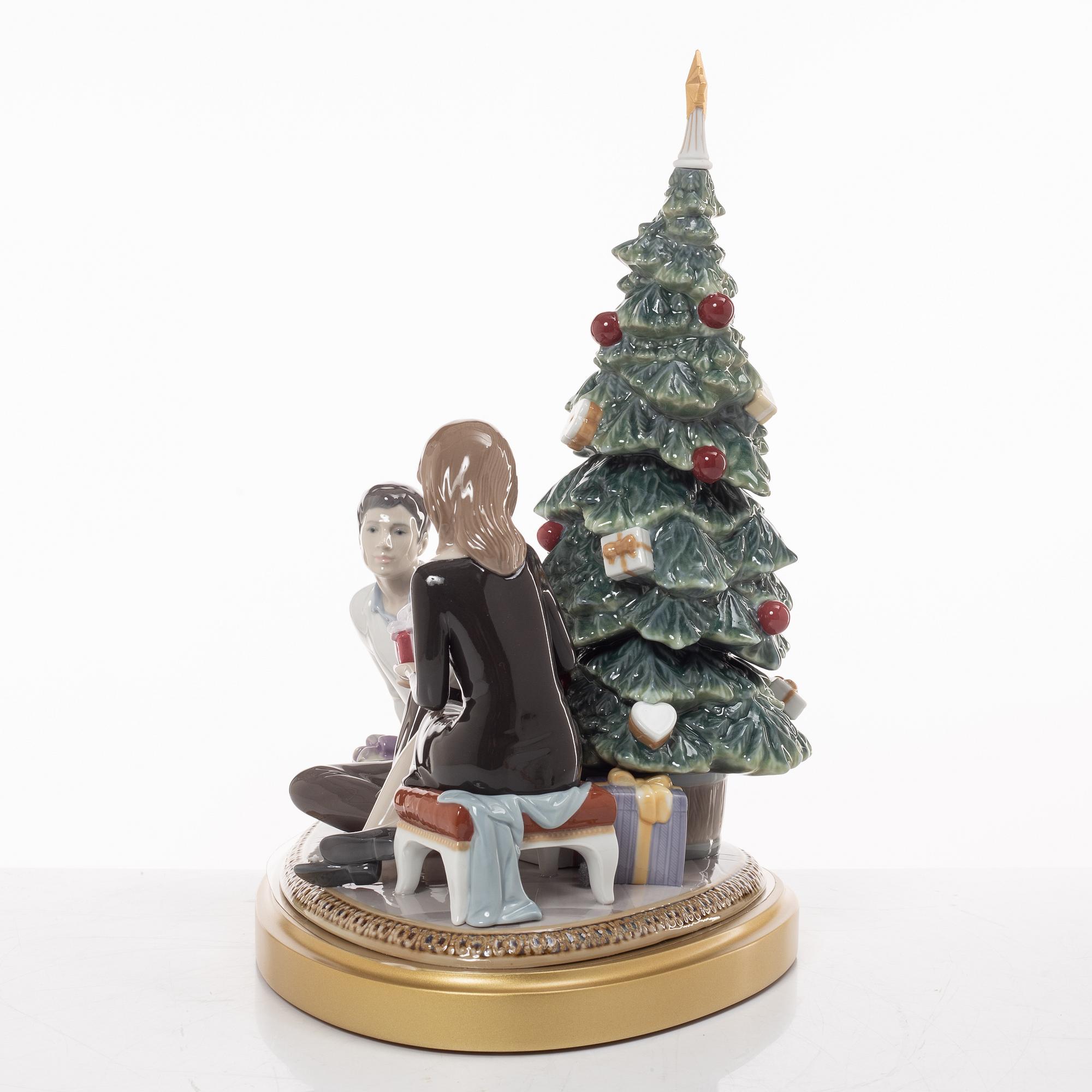 Marco Antonio Noguerón. figurine, "A romantic Christmas", Lladró, Spain.