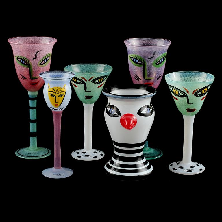 GLAS, 5 st samt VAS, glas, Ulrica Hydman-Vallien, Kosta Boda, sent 1900-tal.