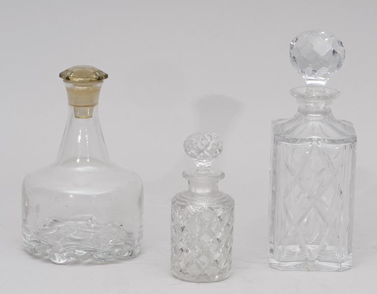 KARAFFER, 3 st, glas, bl a Orrefors.